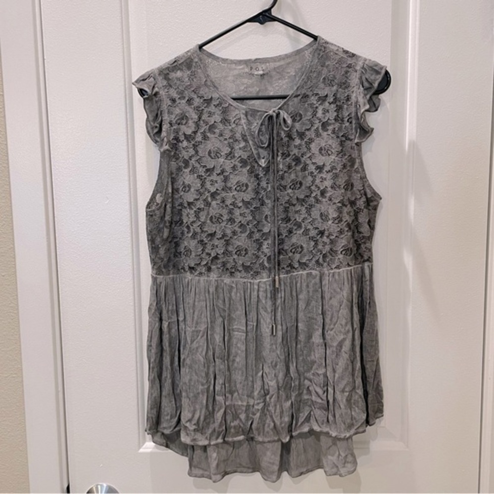 POL Gray Lace Flutter Sleeve Top